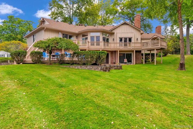 1887 Harvest Lane, Bloomfield Hills, MI 48302