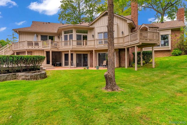 1887 Harvest Lane, Bloomfield Hills, MI 48302