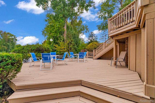 1887 Harvest Lane, Bloomfield Hills, MI 48302