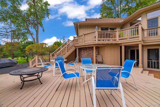 1887 Harvest Lane, Bloomfield Hills, MI 48302