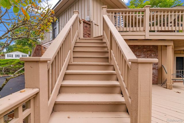 1887 Harvest Lane, Bloomfield Hills, MI 48302