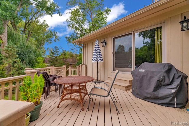 1887 Harvest Lane, Bloomfield Hills, MI 48302