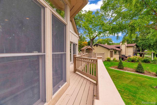 1887 Harvest Lane, Bloomfield Hills, MI 48302