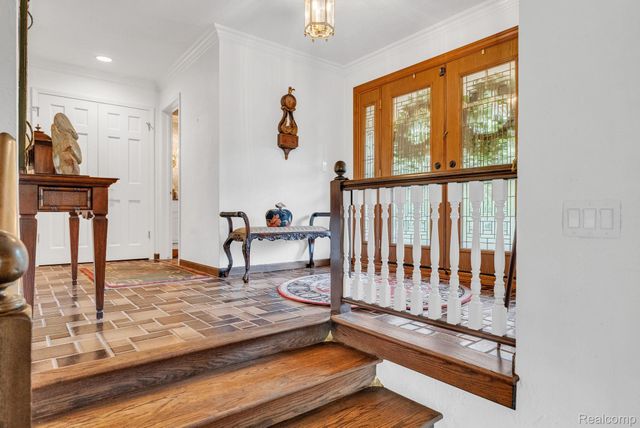 1887 Harvest Lane, Bloomfield Hills, MI 48302