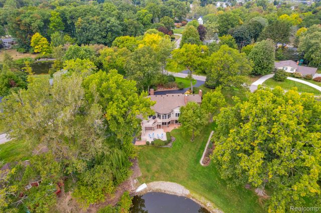 1887 Harvest Lane, Bloomfield Hills, MI 48302