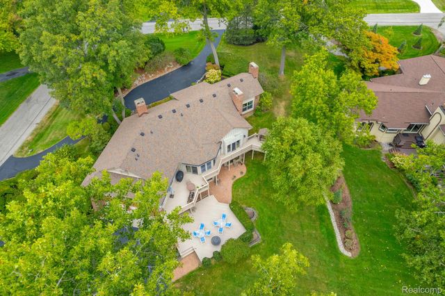 1887 Harvest Lane, Bloomfield Hills, MI 48302
