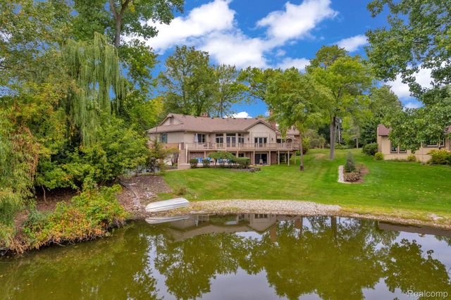 1887 Harvest Lane, Bloomfield Hills, MI 48302