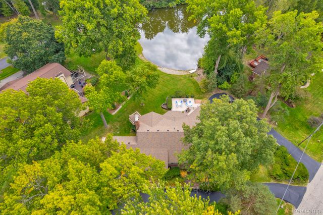 1887 Harvest Lane, Bloomfield Hills, MI 48302