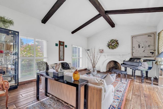 1887 Harvest Lane, Bloomfield Hills, MI 48302