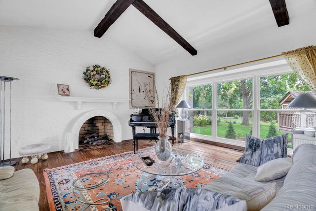 1887 Harvest Lane, Bloomfield Hills, MI 48302