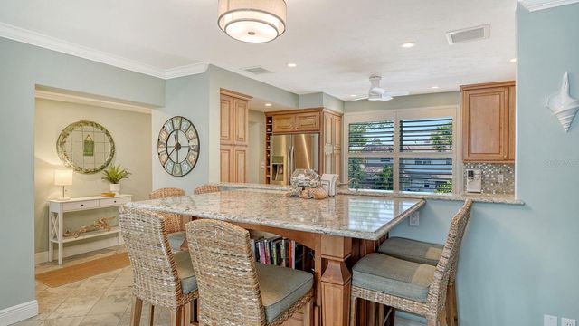 605 SUTTON PLACE 201, Longboat Key, FL 34228