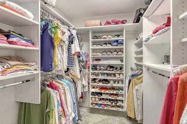 605 SUTTON PLACE 201, Longboat Key, FL 34228