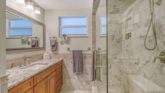 605 SUTTON PLACE 201, Longboat Key, FL 34228