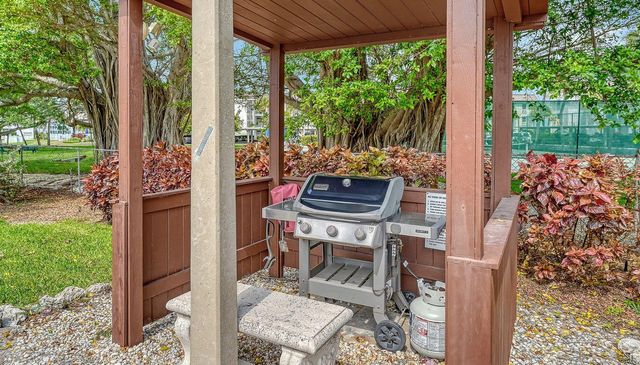 605 SUTTON PLACE 201, Longboat Key, FL 34228