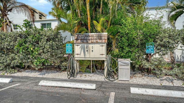 605 SUTTON PLACE 201, Longboat Key, FL 34228