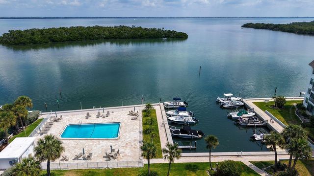 605 SUTTON PLACE 201, Longboat Key, FL 34228
