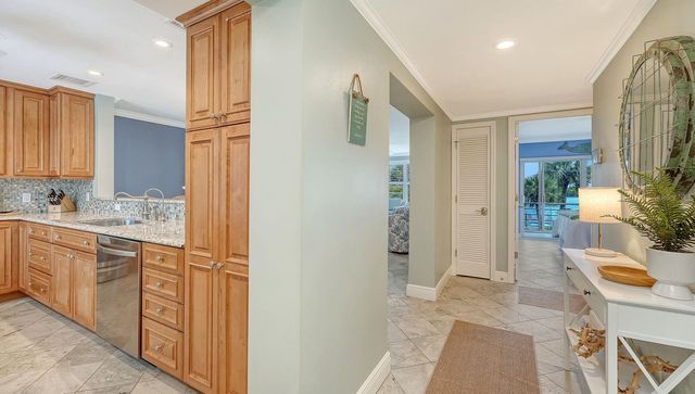 605 SUTTON PLACE 201, Longboat Key, FL 34228