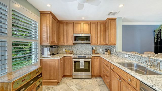 605 SUTTON PLACE 201, Longboat Key, FL 34228