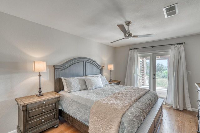 305 Onyx DR, Horseshoe Bay, TX 78657