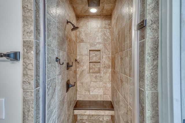 305 Onyx DR, Horseshoe Bay, TX 78657