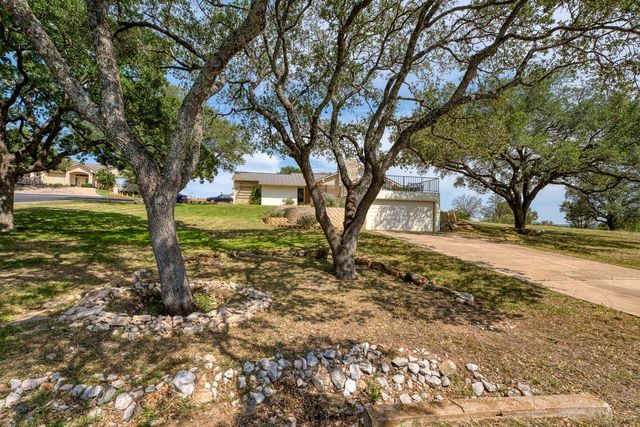 305 Onyx DR, Horseshoe Bay, TX 78657