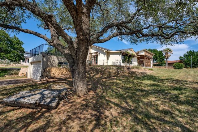 305 Onyx DR, Horseshoe Bay, TX 78657