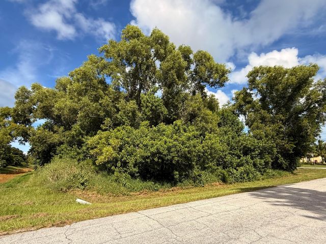 574 SE Nome Drive, Port St. Lucie, Port St Lucie, FL 34984