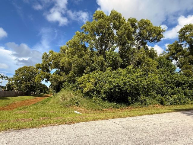574 SE Nome Drive, Port St. Lucie, Port St Lucie, FL 34984