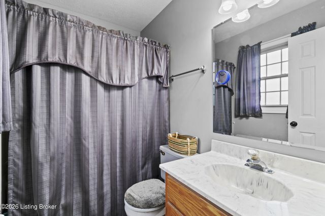 136 Harding Dr, Mt Washington, KY 40047
