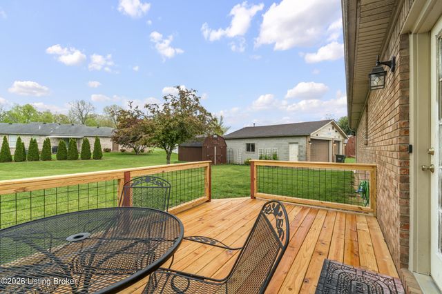 136 Harding Dr, Mt Washington, KY 40047