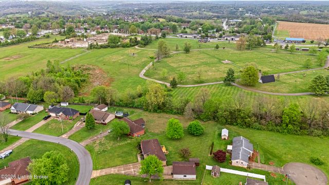 136 Harding Dr, Mt Washington, KY 40047