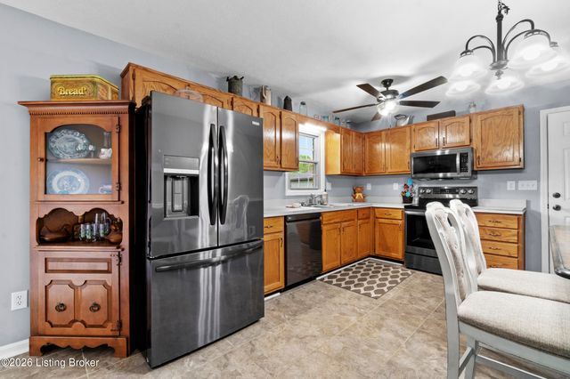 136 Harding Dr, Mt Washington, KY 40047