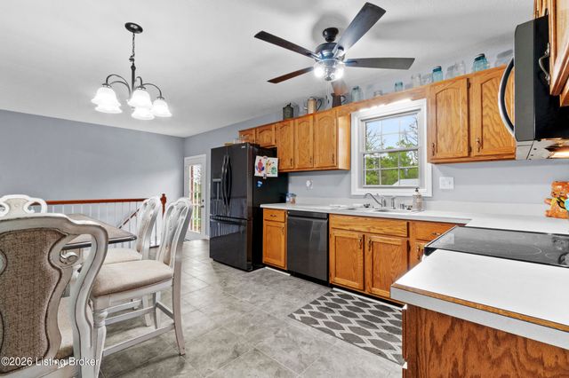 136 Harding Dr, Mt Washington, KY 40047