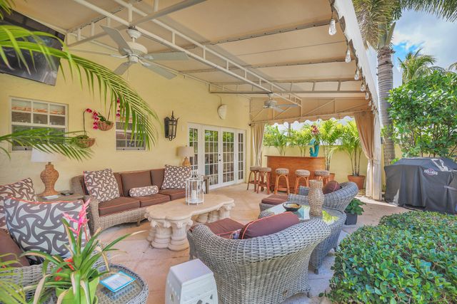 3213 Vincent Road, West Palm Beach, FL 33405