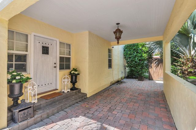 3213 Vincent Road, West Palm Beach, FL 33405