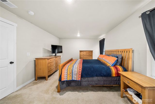 912 Vine Maple Street SE, Lacey, WA 98503