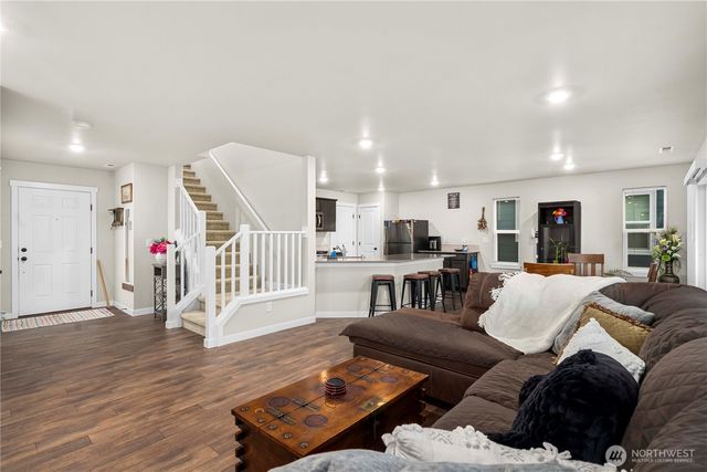 912 Vine Maple Street SE, Lacey, WA 98503