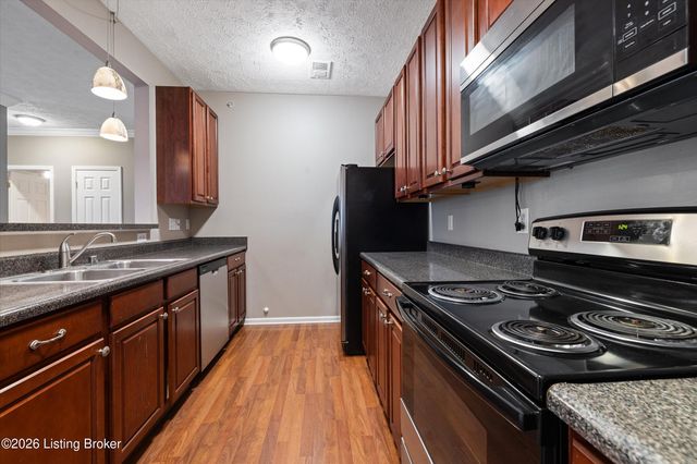 2704 Bradford Commons Dr 201, Louisville, KY 40299