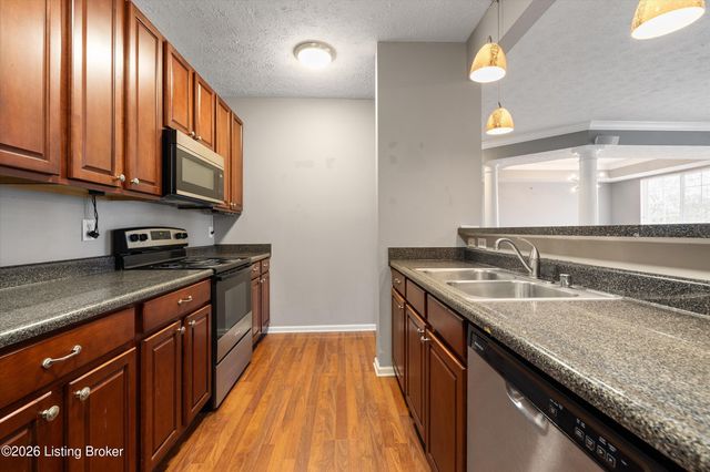 2704 Bradford Commons Dr 201, Louisville, KY 40299