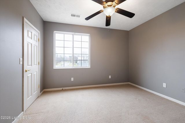 2704 Bradford Commons Dr 201, Louisville, KY 40299