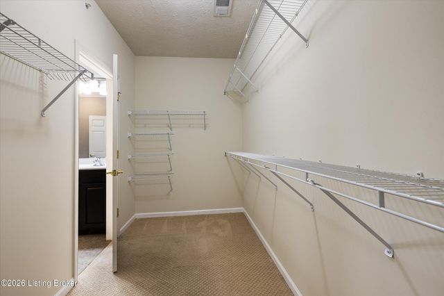 2704 Bradford Commons Dr 201, Louisville, KY 40299