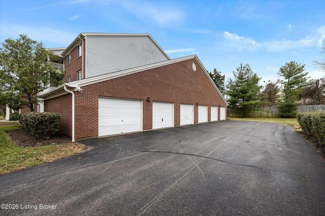 2704 Bradford Commons Dr 201, Louisville, KY 40299