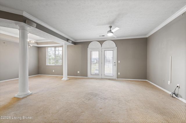 2704 Bradford Commons Dr 201, Louisville, KY 40299