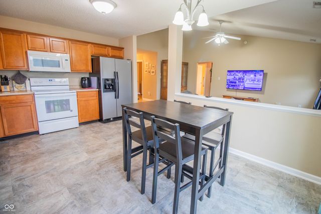 1527 Egret Lane, Greenwood, IN 46143