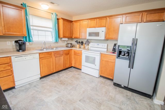 1527 Egret Lane, Greenwood, IN 46143