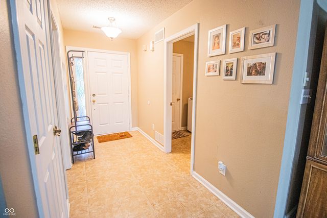 1527 Egret Lane, Greenwood, IN 46143