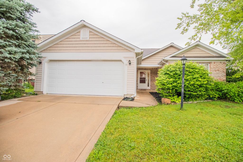 1527 Egret Lane, Greenwood, IN 46143