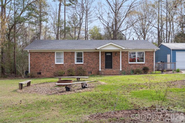 1122 Pine Knot Court, Clover, SC 29710