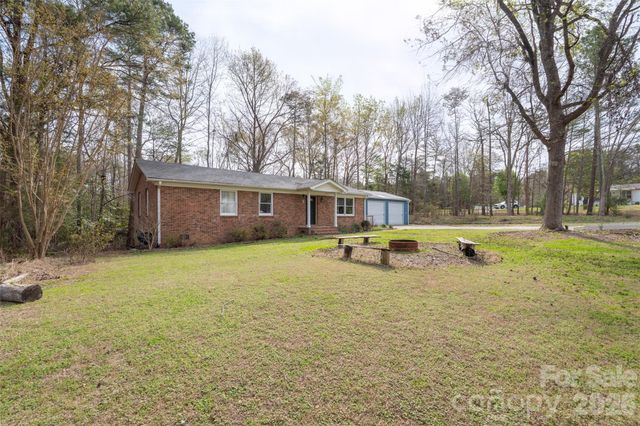 1122 Pine Knot Court, Clover, SC 29710