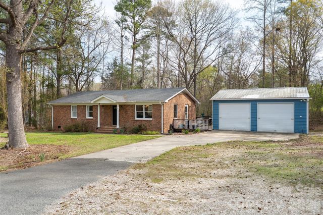 1122 Pine Knot Court, Clover, SC 29710